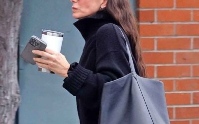 *Not* Stovepipe—The 2026 Denim Trend Chic Women Over 50 Are Wearing With Chelsea Boots