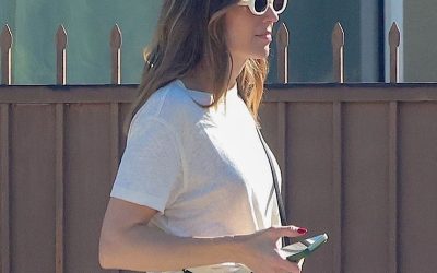 Confirmed: Jeans and a T-shirt are So Much Less Boring When Worn With This Winter Sneaker Trend
