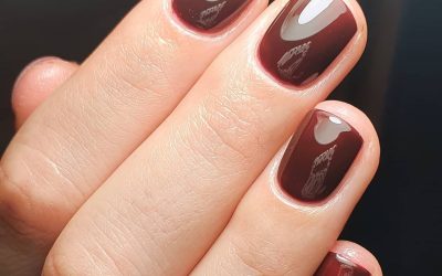 Moody, Syrupy, and Expensive-Looking—Rum Raisin Nails Are About to Be Everywhere This Autumn