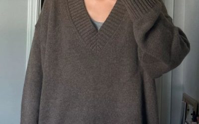 My Chicest Colleague Keeps Wearing This Perfect Cashmere Jumper—Now It’s Back in Stock