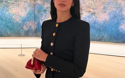 Making Basic Jeans and Black Boots Look Elegant Is Easy—Just Add This Coat Color Trend