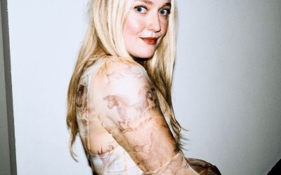 Soft Elegance Is Trending—Dakota Fanning Looks Like She Stepped Out of a Pre-Raphaelite Painting in This Dress