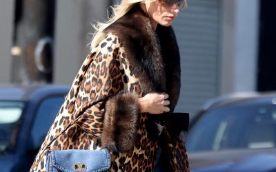 It’s Official: The Best Shoe Color to Wear With Blue Jeans Was Considered “Dated” a Year Ago