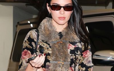 How to Look Chic This Spring: Wear This Denim Trend and Colour With Flats